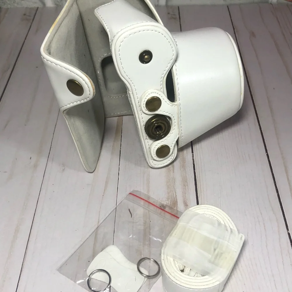 III5 MegaGear White Leather Camera Case w/Strap